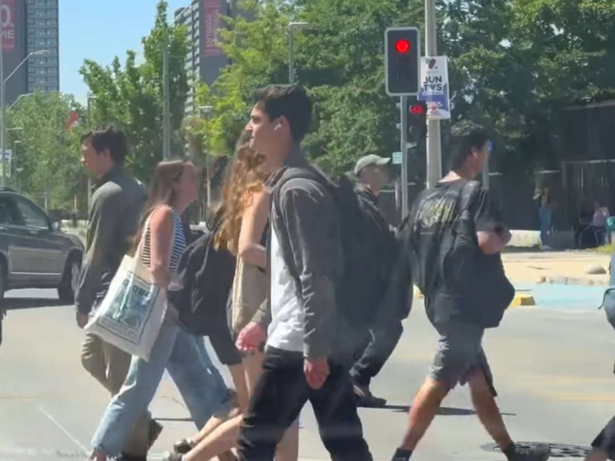 EsencialismoCH's tweet image. Creo que cualquier individuo medianamente educado aceptaría una ciudad-estado organizada, prospera y homogénea antes que una colección de territorios mal administrados habitados por una demografía inferior. Creen ser Roma cuando a lo mucho son la India actual.