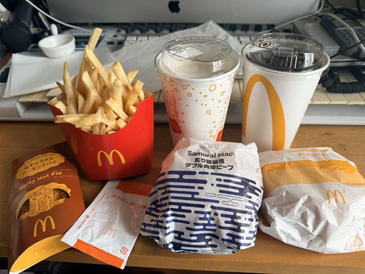 mitsurumatsuoka's tweet photo. 欲望

全部一人完食
元気でた
今日も頑張る

#マクドナルド https://t.co/G7aQXue385