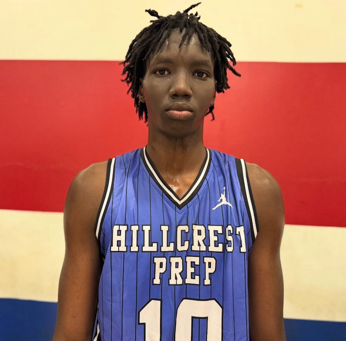 Every cycle has a forward that blurs the lines — (2026) Daniel Simon is that guy.

6’11, mobile, plays above the rim, defends multiple spots, and keeps expanding his offensive package.

His trajectory is pointing up, and it’s getting harder to ignore.

🔗: madehoops.com/made-society/a…