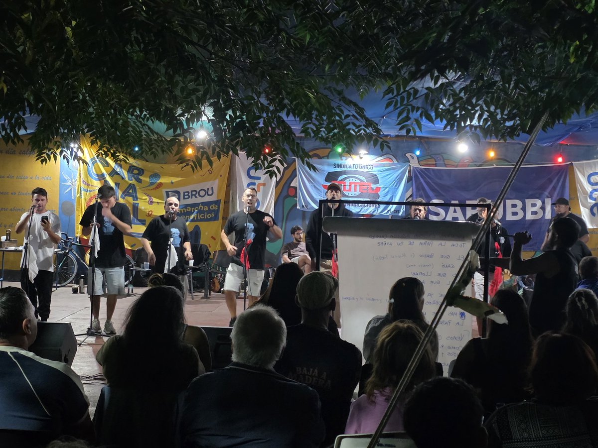 Uruguay. Ese país donde la vicepresidenta de la República viene a ver un ensayo de murga a un día del comienzo del carnaval más largo del mundo.

<a href="/DonaBastarda/">Murga Sin Padres, Ni Padrinos</a>. Patria o tumba.