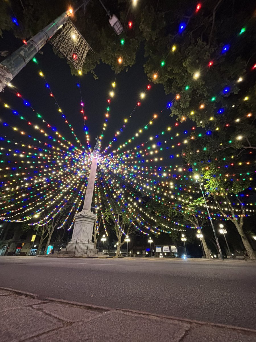 IvanBuela98's tweet photo. 🧵 Señoras y señores con ustedes un clásico de la fiesta de Momo (?). He aquí los 2️⃣5️⃣ tablados del #Carnaval2026

📍 Se agregan tres escenarios a la Red de Escenarios Populares y no está Liverpool por las obras en Belvedere

📌 Falta la confirmación del Nuevo Carrousel DAECPU https://t.co/juZ297I0v9