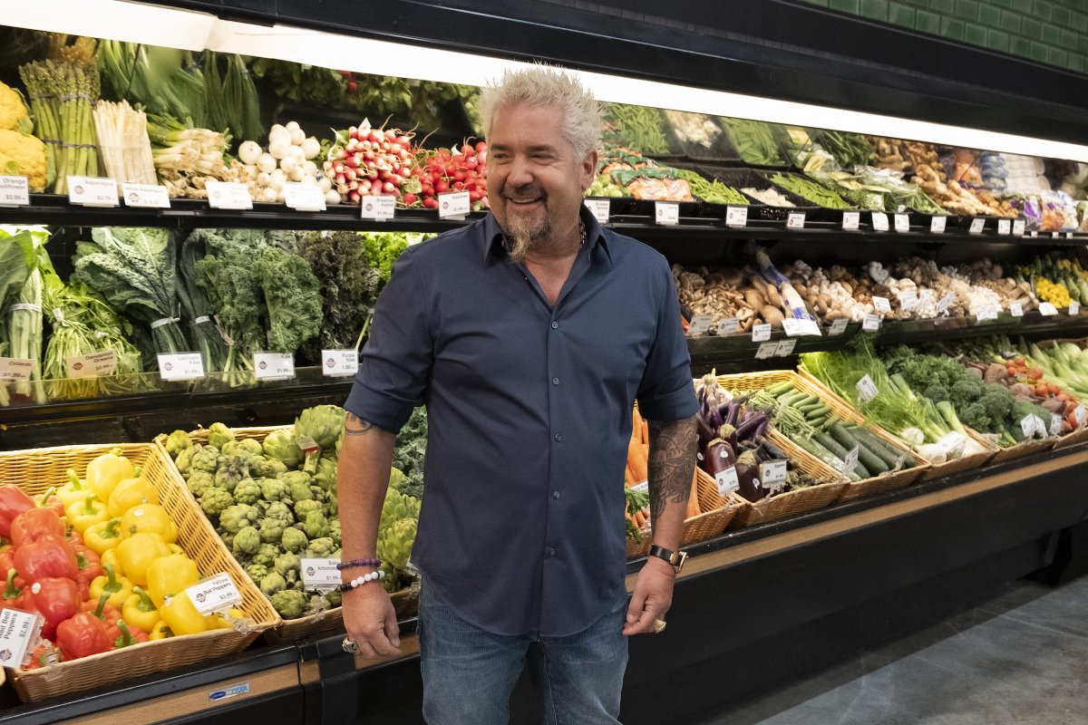 FoodNetwork's tweet image. They lost once. They’re not losing again 👊‼️

Watch @guyfieri on the season premiere of #GroceryGames TONIGHT at 9|8c.