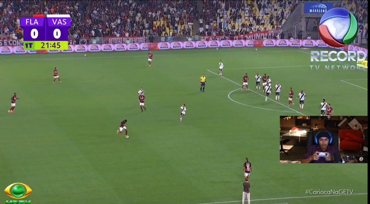 CentralDoBrega's tweet photo. o mucalol transmitindo Flamengo x Vasco disfarçando que está jogando FIFA

detalhe: o jogo está sendo transmitido de graça no youtube https://t.co/qbHhPWJK07