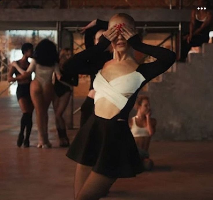 baby_eternally_'s tweet image. 🚨Top 5 most HATED Ariana Grande songs by Arianators:
#1. Blazed
#2. The light is coming 
#3. Yes and?
#4. Make Up
#5. Better Left Unsaid