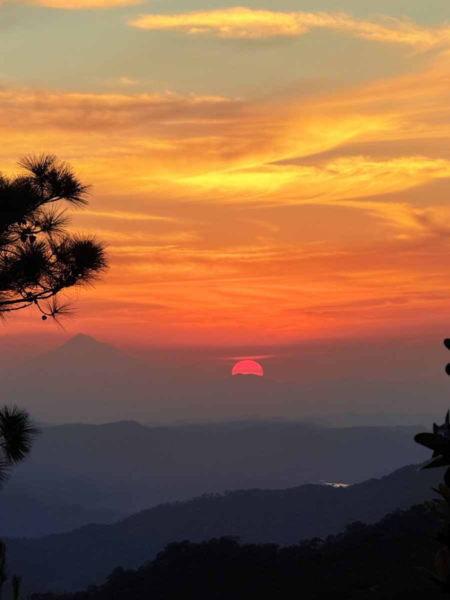 ESXpedition's tweet photo. ✨Aquí los atardeceres no se miran, se sienten.

✨Te gustaría estar aquí? Vamos! El próximo 21 &amp; 22 de febrero. 

✨Quieres más información? WhatsApp +503 7056 4885. 

📍Cerro El Pericón, Arambala, Morazán 🇸🇻 https://t.co/pNgPb2r1Cy