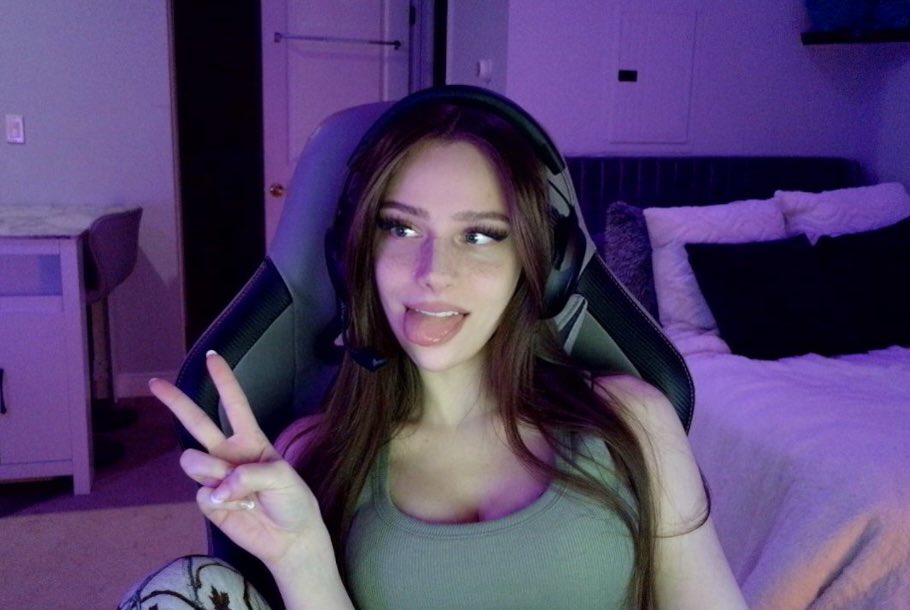 PLAYING $1,000 CO-ED 
TWiTCH.tv/abgxlina
