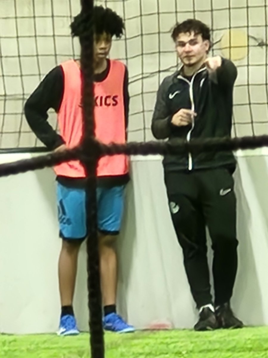 cwharris773's tweet image. My boy getting coached.
He comes to two back-to-back practices to get more work in.
We will always support that.
Next generation #Arsenal mid-fielder?
From the Southside of #Chicago to #NorthLondon sounds great to me!
⚽️