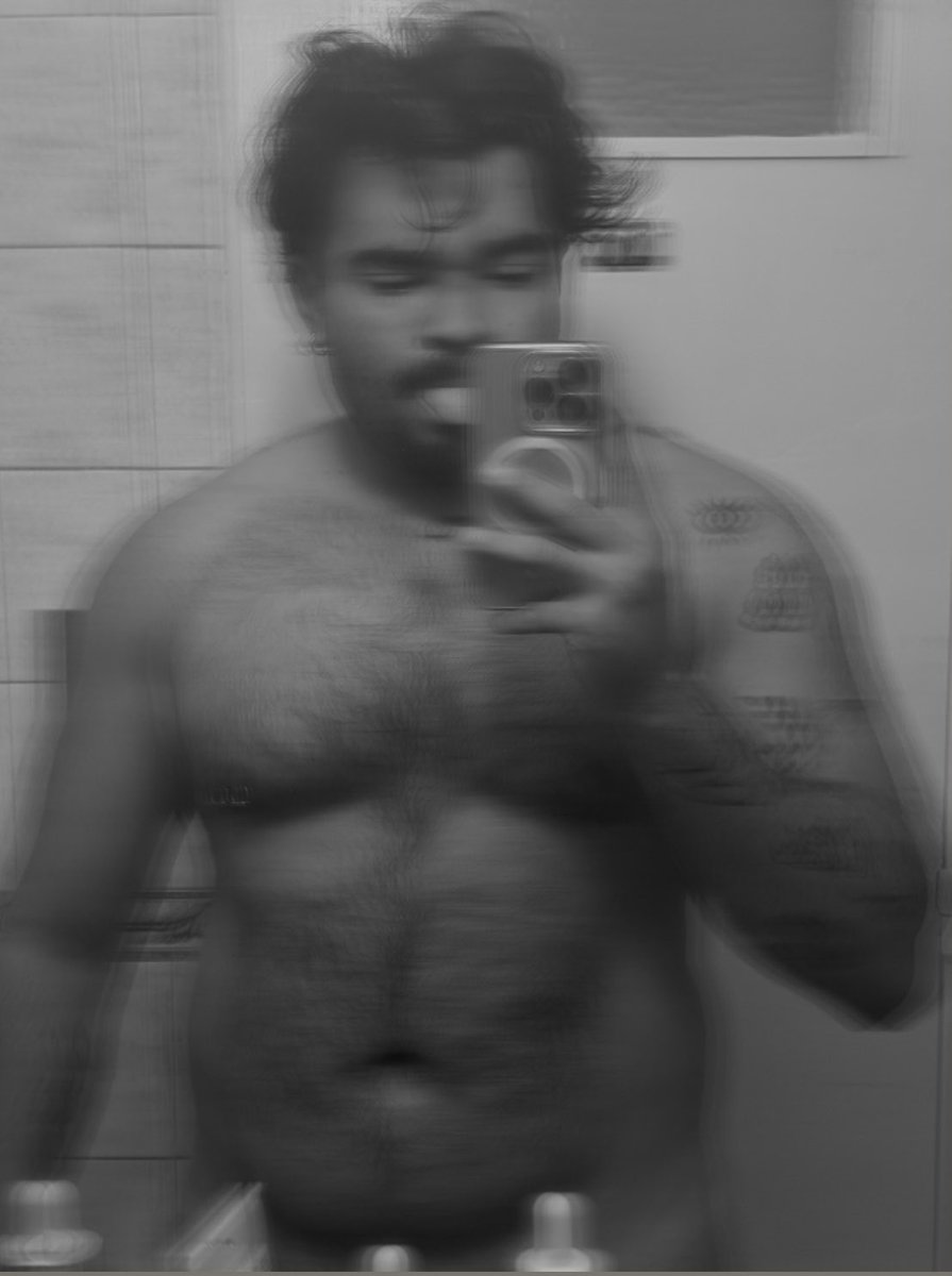 honeymoon 🌚 tweet media