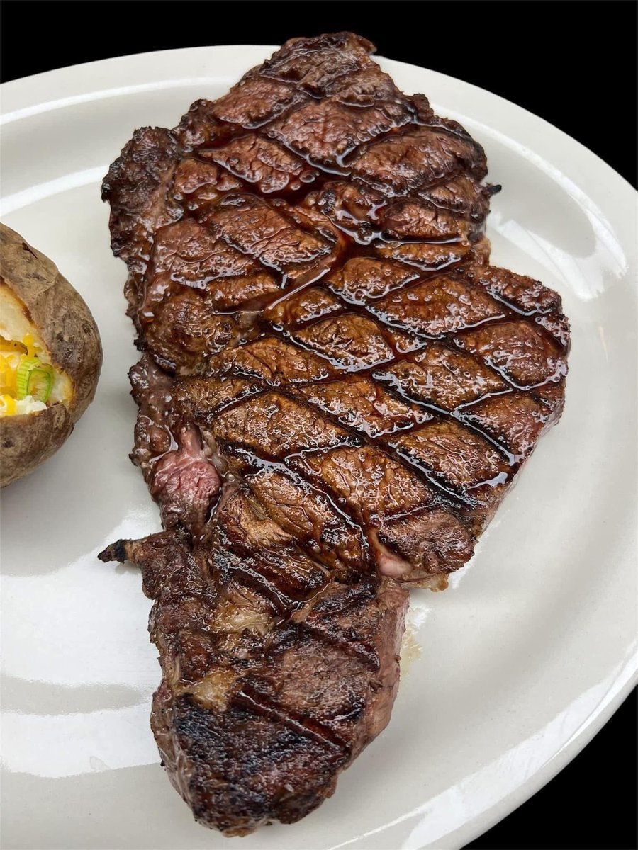 eatinerni's tweet image. What’s the best sauce for this steak?