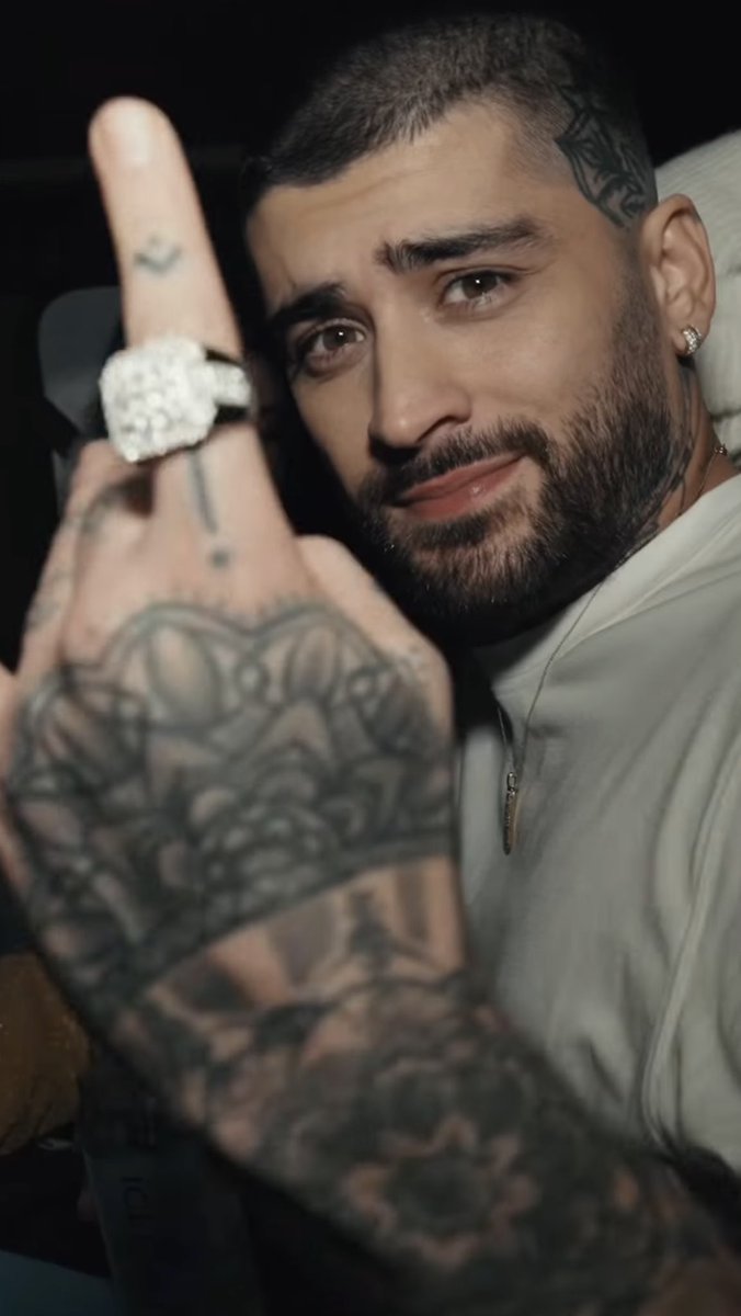 Ljpstardust91's tweet photo. Zayn malik segue sendo o homem mais lindo desse mundo, sem condições para tanta perfeição https://t.co/NtJxQKj1TX