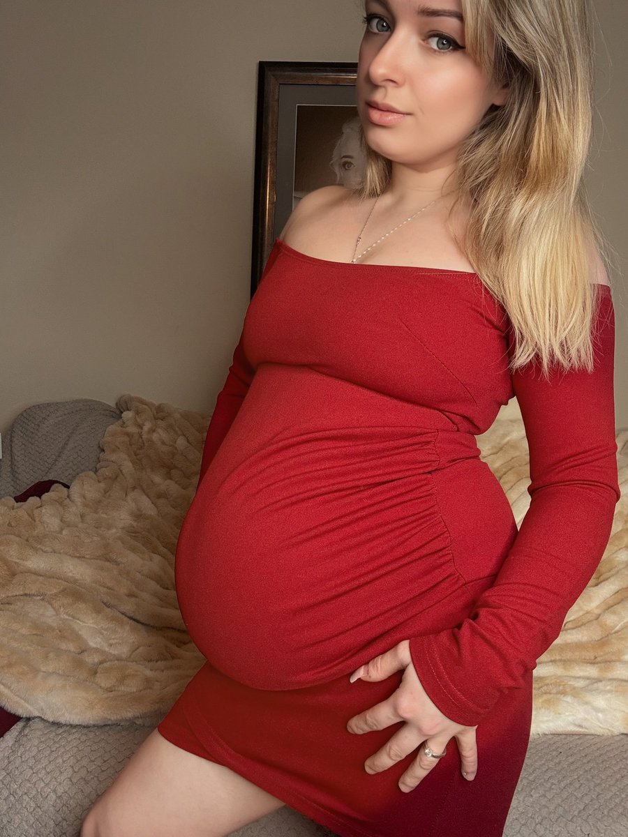 This is my new favourite maternity dress I think. Although I’m not sure how much longer my big twin bump is going to fit in it 🙈

#pregnant #shortgirl #pregnancyjourney #pregnancy #bigmama