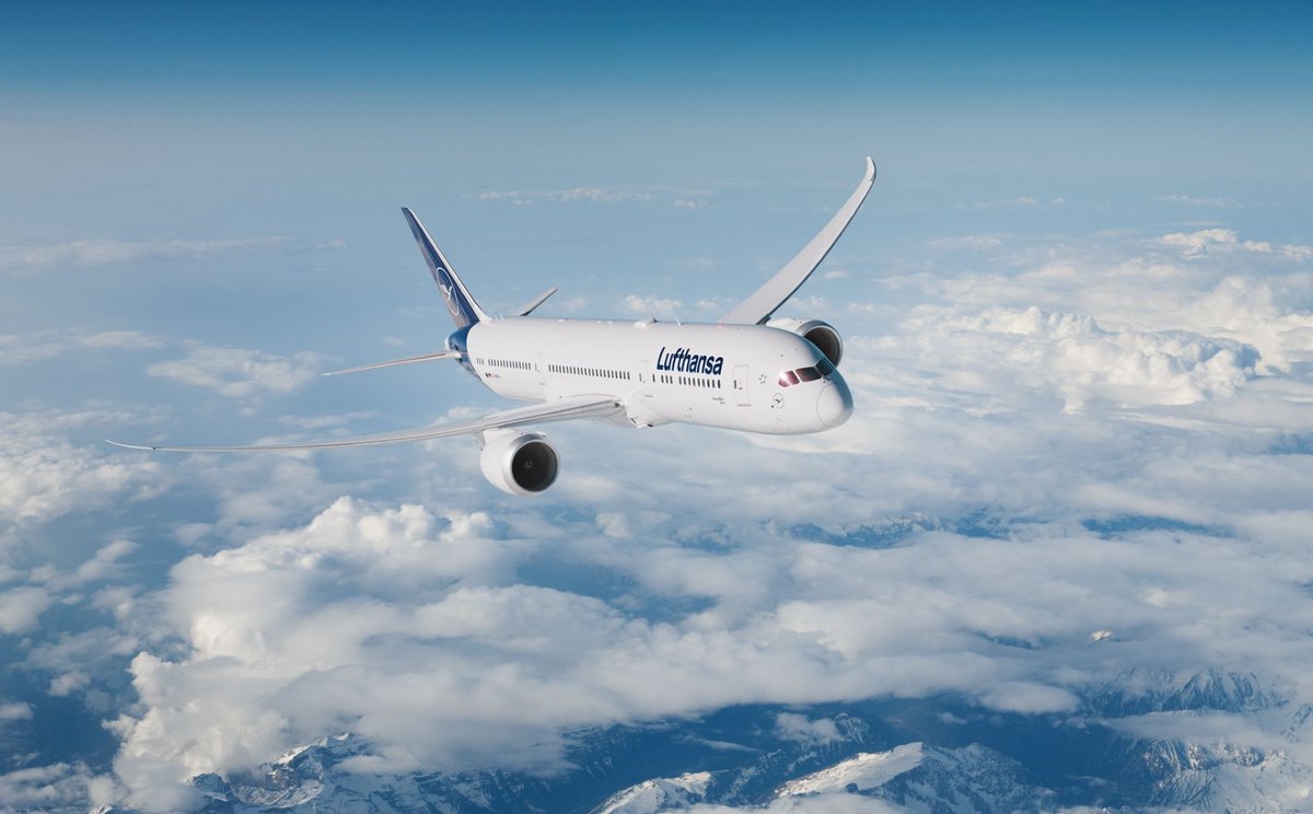 SawyerMerritt's tweet image. Over 2,500 airplanes now have @Starlink installed.

Airlines/operators that are currently using or are in contract to install Starlink internet on their fleet:
• United Airlines
• British Airways
• Lufthansa Airlines
• Emirates
• Qatar Airlines
• Air France
• Hawaiian…