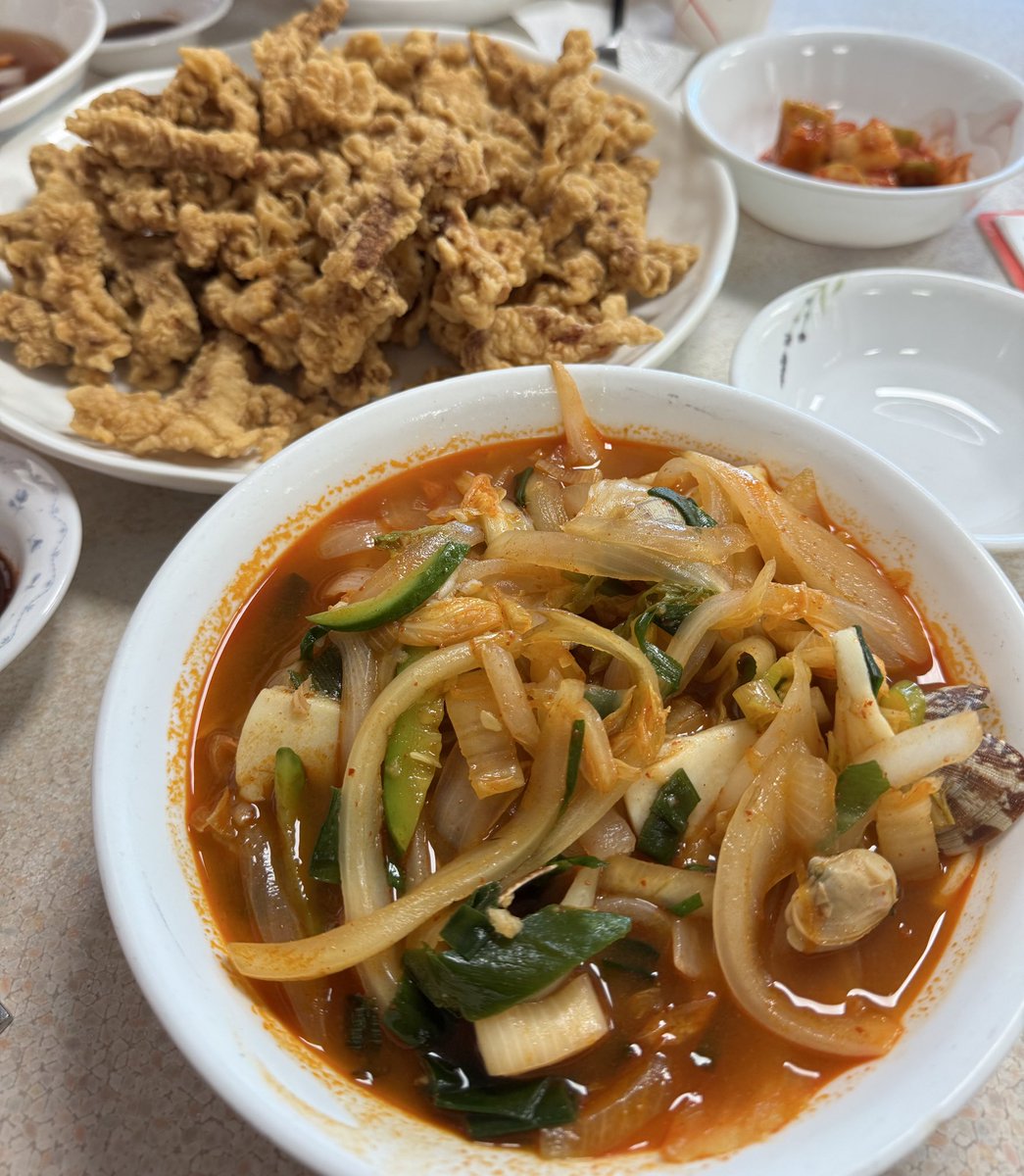 heaonii's tweet image. 옛날 탕수육 스타일 좋아하시는 분은 
아산에 ‘목화반점’ 꼭 가주세요 ,,🤤
제가 먹어본 탕수육 중에 1등‼️
부먹, 찍먹 다 가능합니다☺️,,,
웨이팅 쩔기때문에 꼭 일찍 가셔서 이름 적으셔야해요 탕수육 먹고 주변 현충사 구경하기 추천드립니다❣️