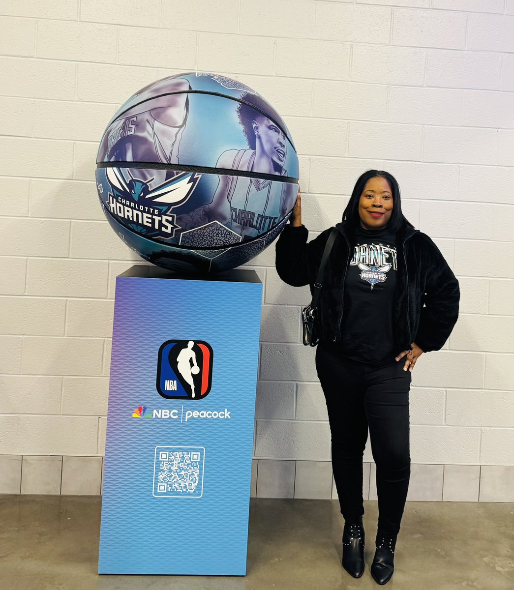 lasheikcalhoun's tweet photo. Put me in the game 🏀 😆 #halftimefun #CharlotteHornets #clevelandcavaliers #basketballgame #spectrumcenter https://t.co/X2cKftTOoy