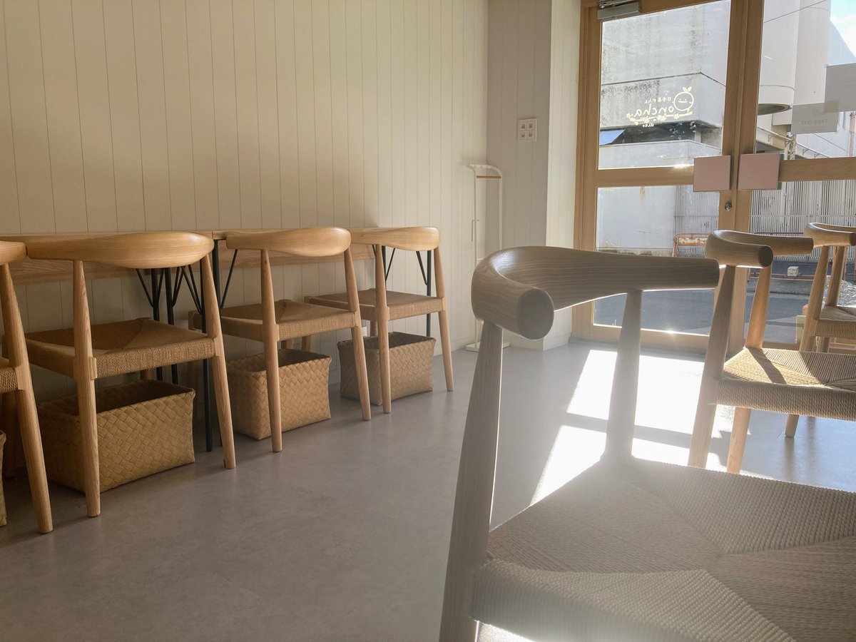 本日11時よりオープンです🌸
…が、少し早く準備が整いましたのでただいまより開店いたします！

外は寒いですが、日差しがぽかぽかで気持ちいいですね。
温かいお茶でほっと一息つきにお立ち寄りくださいませ🍵✨

16時までゆったりと営業しております。

#日本茶かふぇぽんちゃ