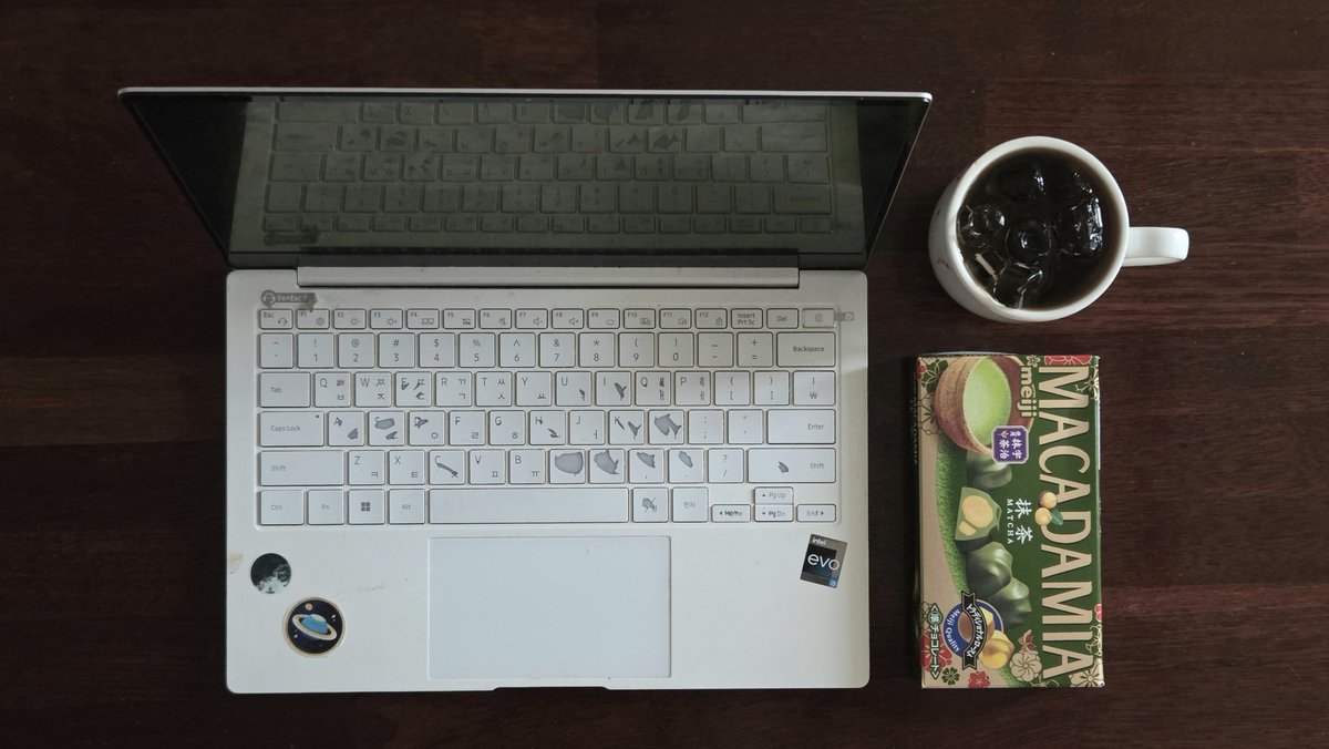 직장 딱 100군데에 지원하겠다고 마음 먹은게 작년. 지금까지 한 열 군데쯤 떨어졌음. 그럼 이제 90번만 더 탈락하면 그 다음엔 붙는거네. 심지어 그 전에 붙을 수도 있음. 한번 떨어질때마다 합격에 가까워진다. 오늘도 설렌다 렛츠고