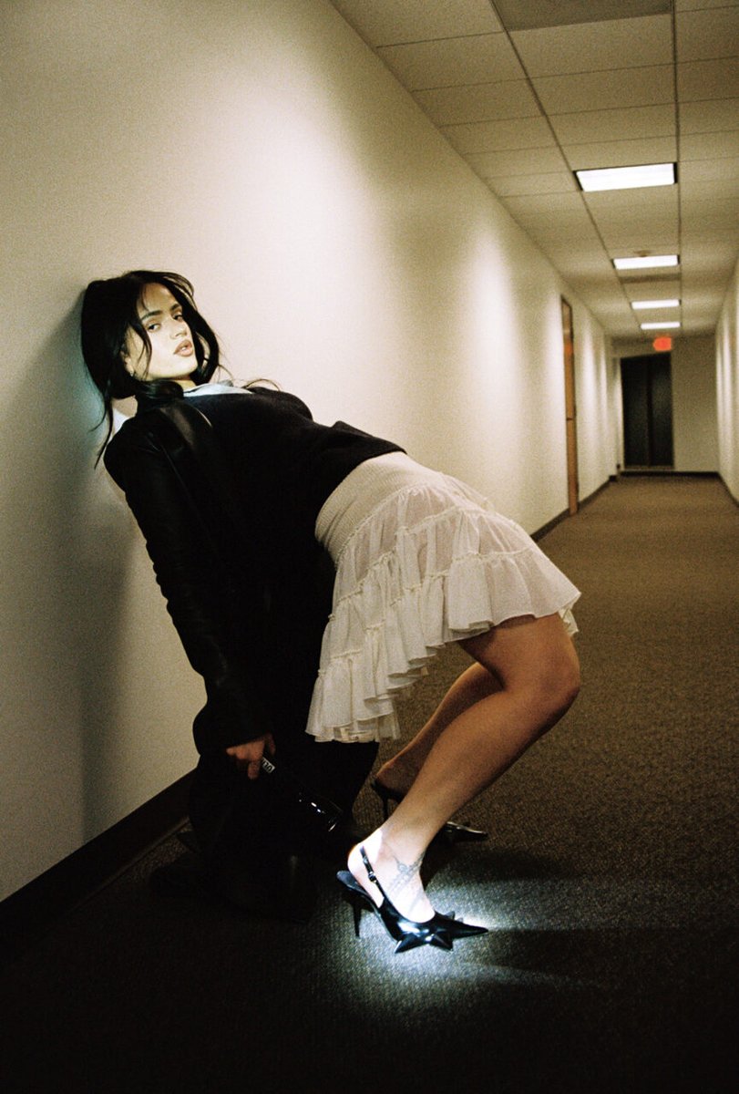 angelfumon's tweet image. rosalía x petra collins ⋆˚꩜｡