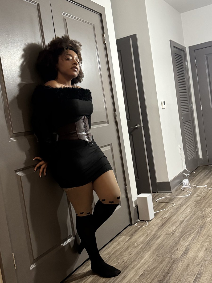 Treceepie's tweet photo. What I wore for NYE lol I’m always late https://t.co/t6UpcHYdCI