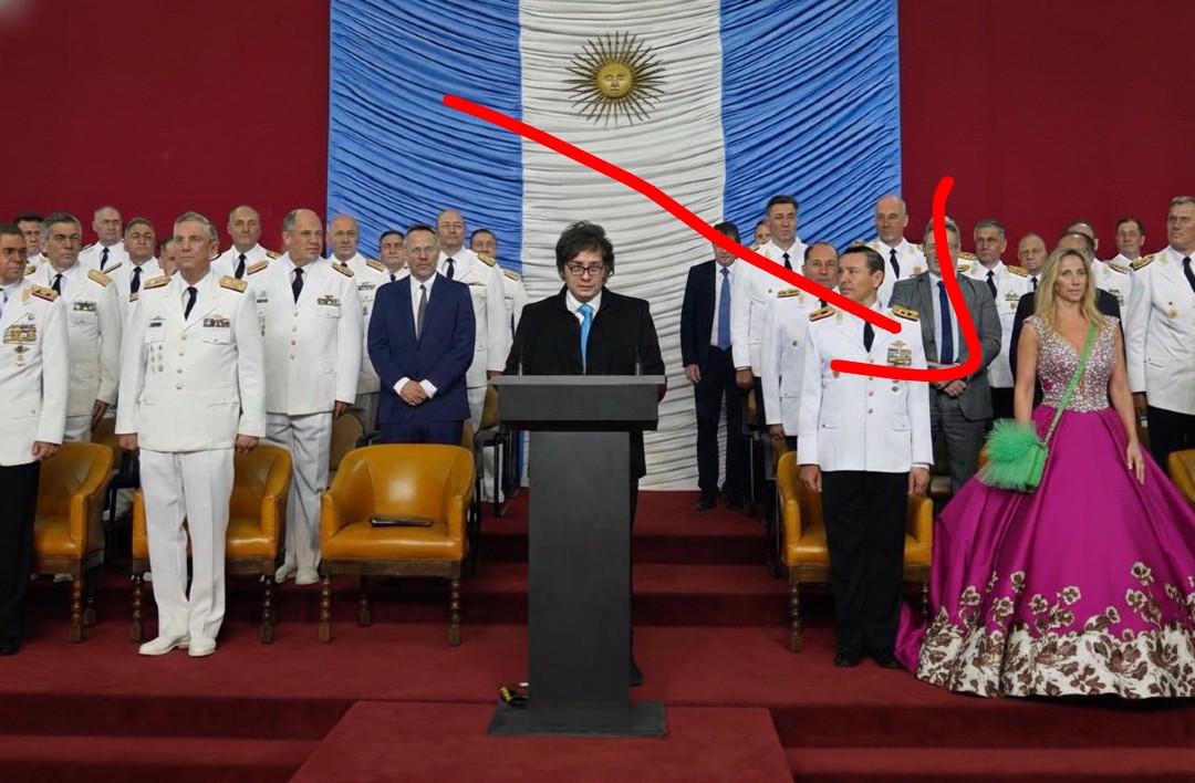 Pintamos toda la casa. Y sin dejar caer una sola gota de pint... ¿QUÉ ES ESO????