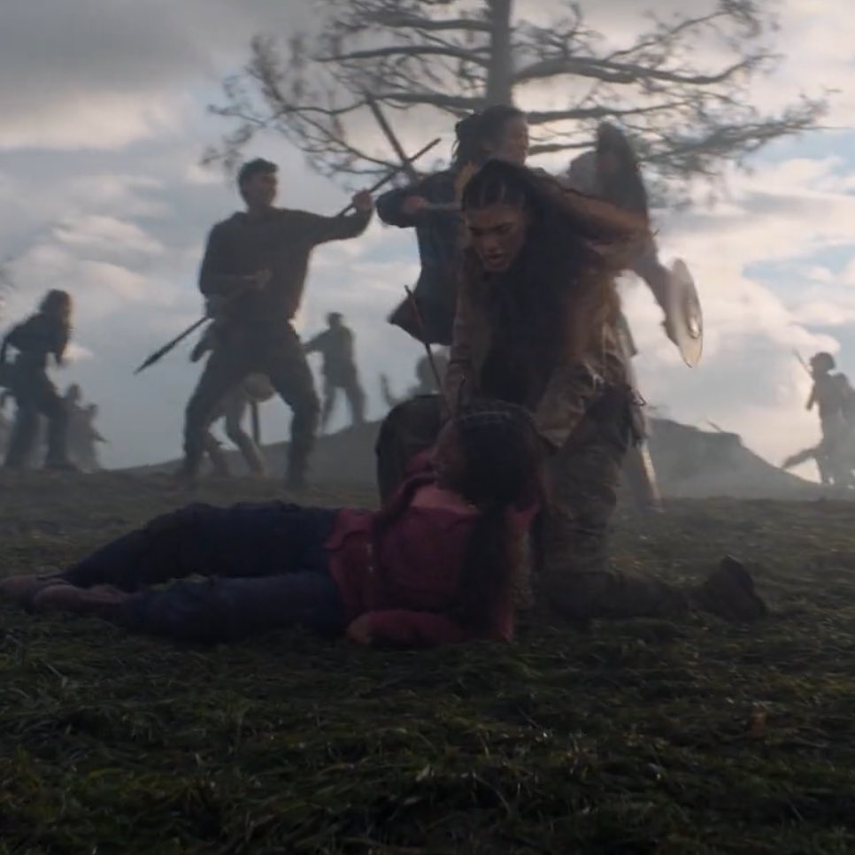 CameronSilas's tweet image. the fleece being on the ground but Clarisse actively choosing to rush to Annabeth first really means a lot to me idk