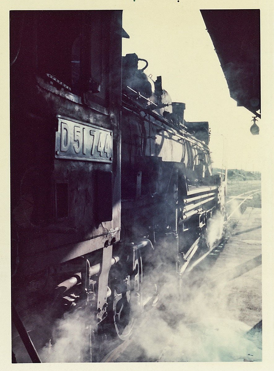 Kaede9633's tweet photo. コダカラーで鉄道を写そう
1975.8 苫小牧
#D51744 #室蘭本線 https://t.co/HR1bd1YzSg