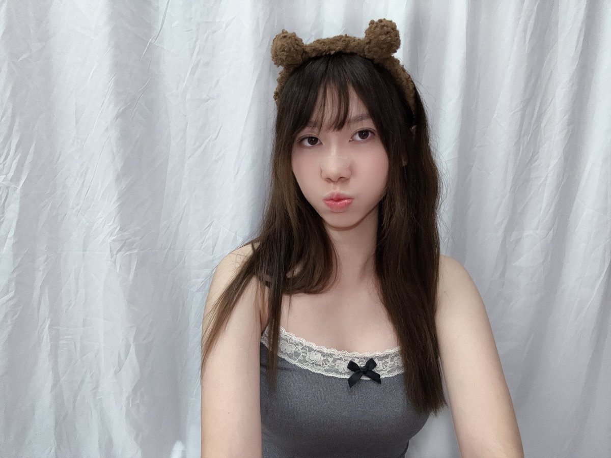 #草莓兔日常 

小熊需要抱抱🧸

#马来西亚小姐姐