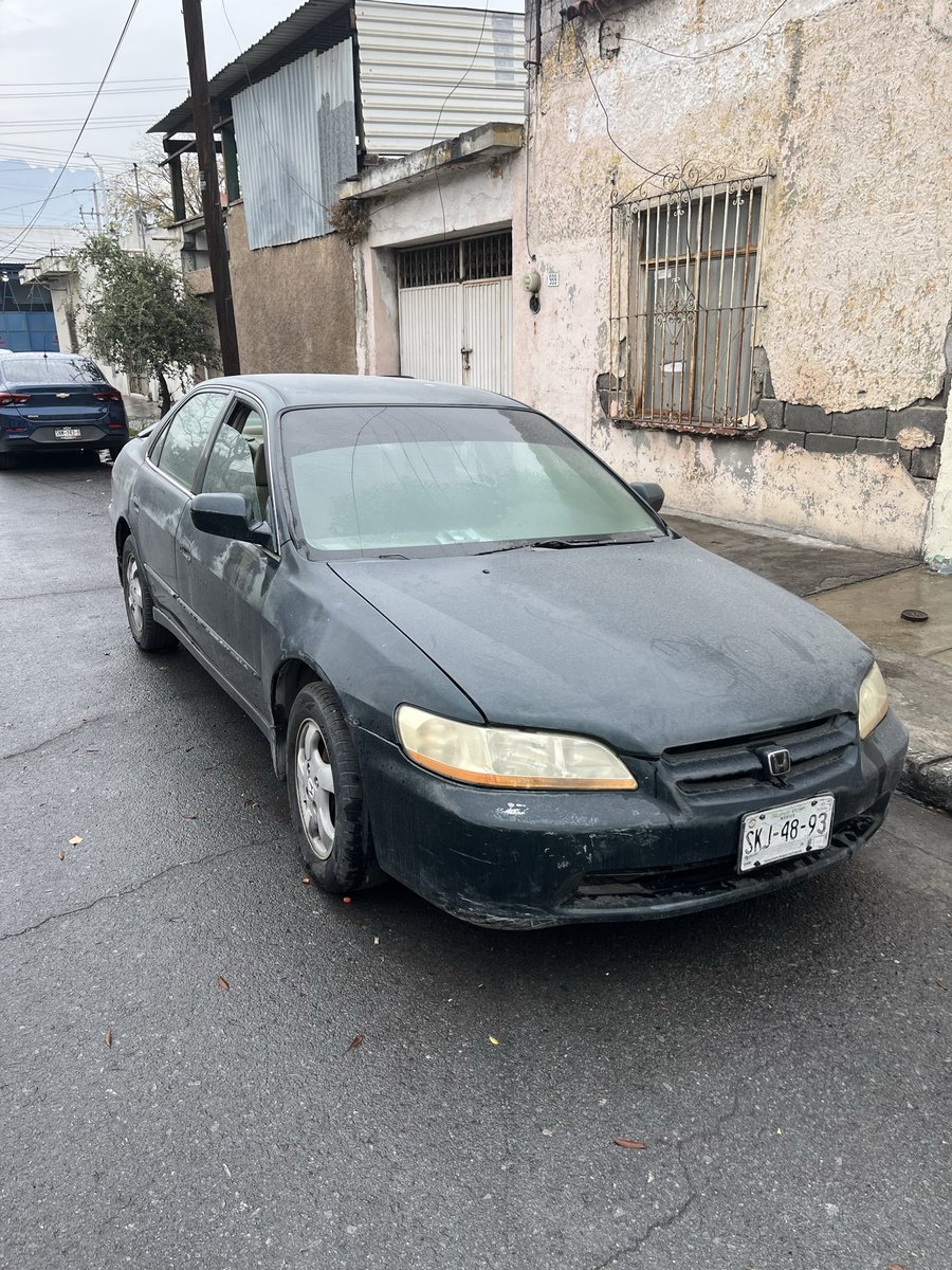 Leondejavier's tweet photo. @rayelizalder @Cicmty @seguridadmtymx seguimos con el vehículo abandonado ya con más de un mes y contando espero que pronto se tenga una respuesta favorable. https://t.co/gD8bYSk8aq