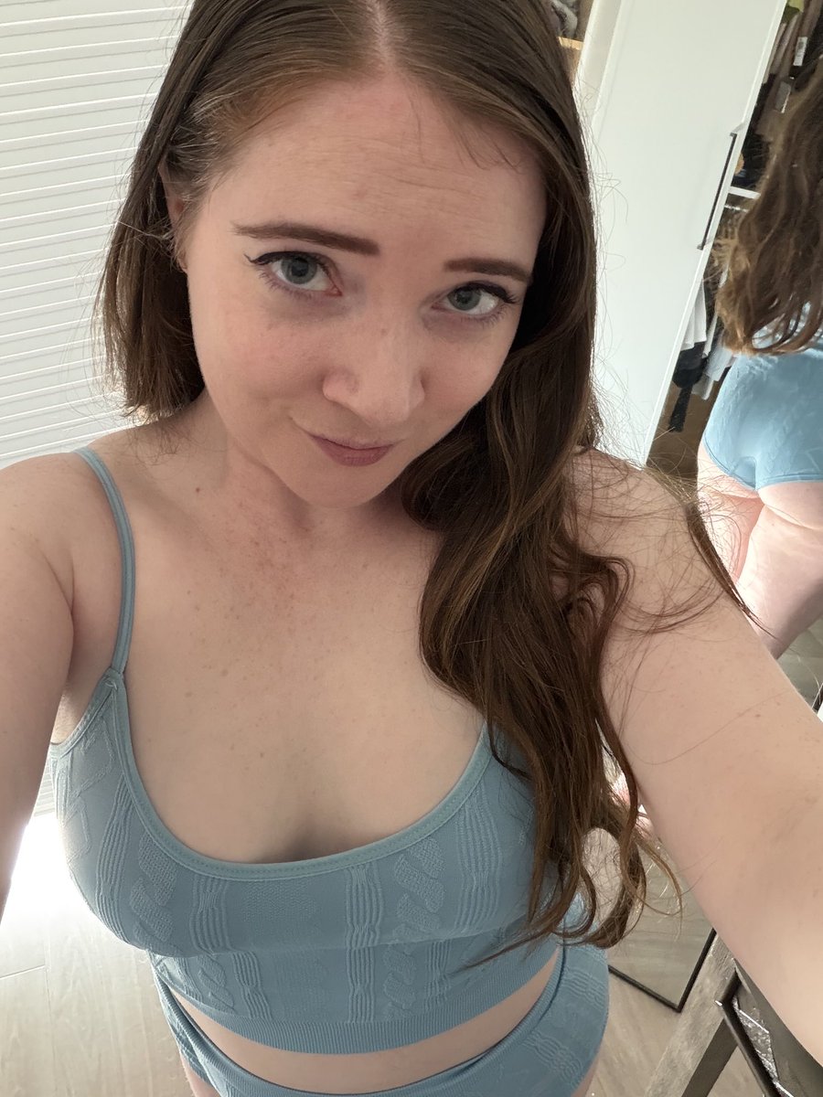 Reneewints's tweet image. 🤭😉😌