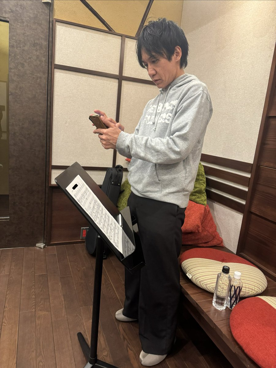 ytk0723's tweet image. レコーディングで会社スタジオへ！今日は自分は弾かないのでちょっと気楽（笑）高嶋さんも頑張ってます！
#LiberaMe #recording #TSUKIHANASOUNDSSTUDIO