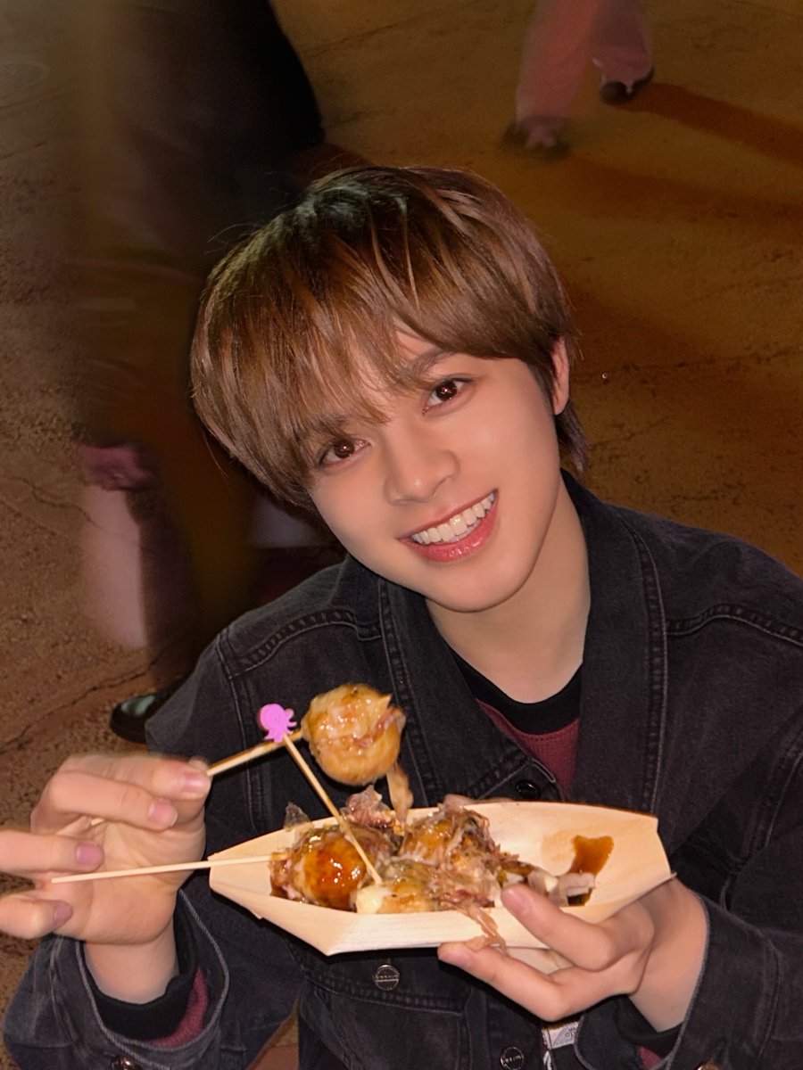 official_arrc's tweet image. [#JungKin]
Want some takoyaki?🤤

#ARrC #아크 
#KIEN #끼엔