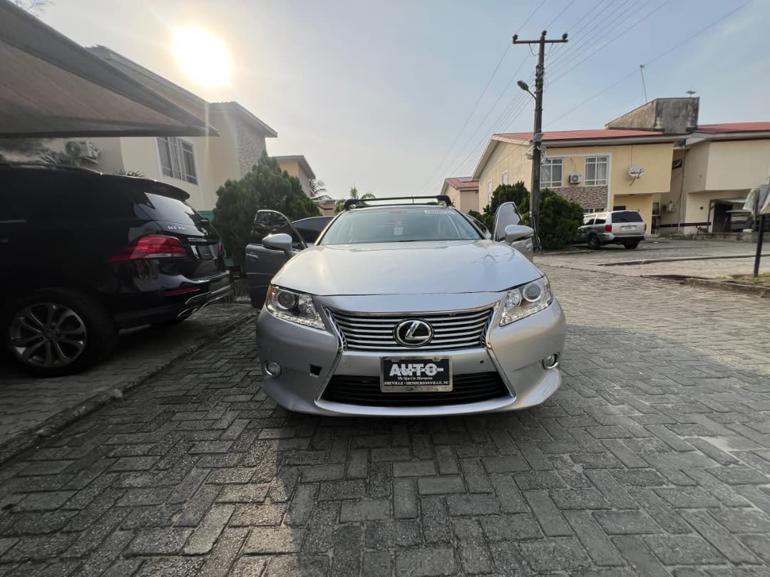 Direct tokunbo 
Lexus es350 2015 model
Location Ajah 
Accident free 
Price 25.5
Forged rim not for kids

☎️08036624526
