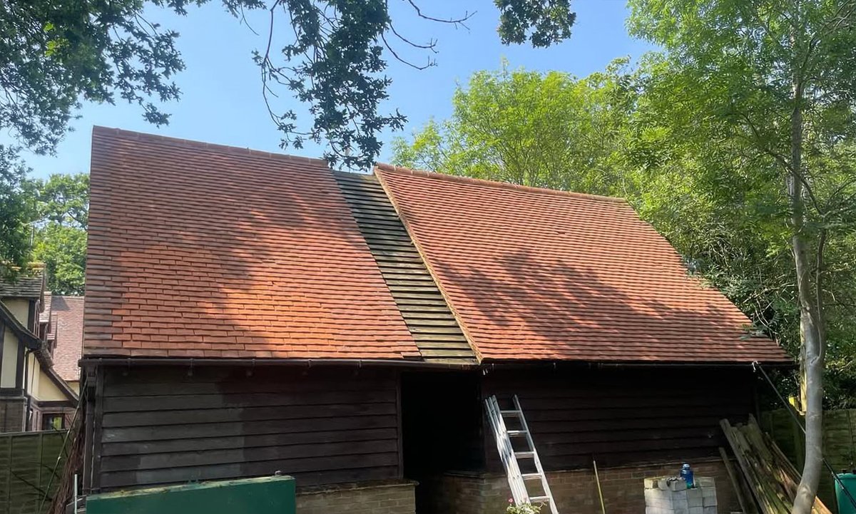 This was a huge job from @essexdreamclean - full roof and garage clean, gutters cleared out, block paving driveway and patio deep cleaned and resealed. The final finish is incredible! ✅✨

#HomeCleaning #RoofCleaning #Renovation #Essex #Smartseal