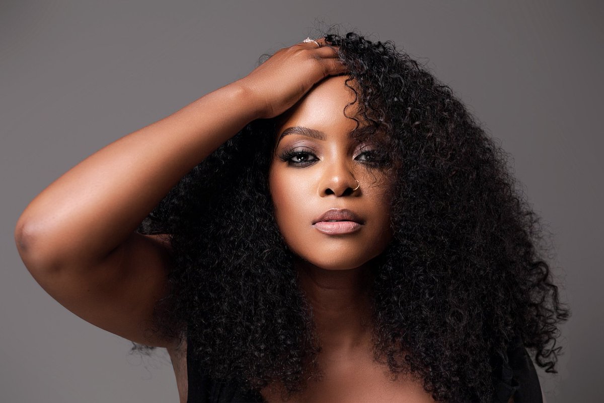 This year, my voice is clear, my spirit is steady, and my path is aligned.🖤✨

MUA &amp; Hairstyling Jessie's Makeup
📸 Bornaking photography