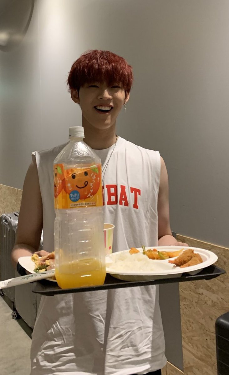 ofdnonf's tweet image. 야무지게 먹는 민소매 효