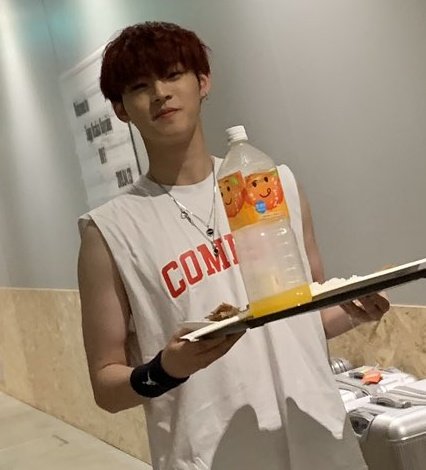 ofdnonf's tweet image. 야무지게 먹는 민소매 효