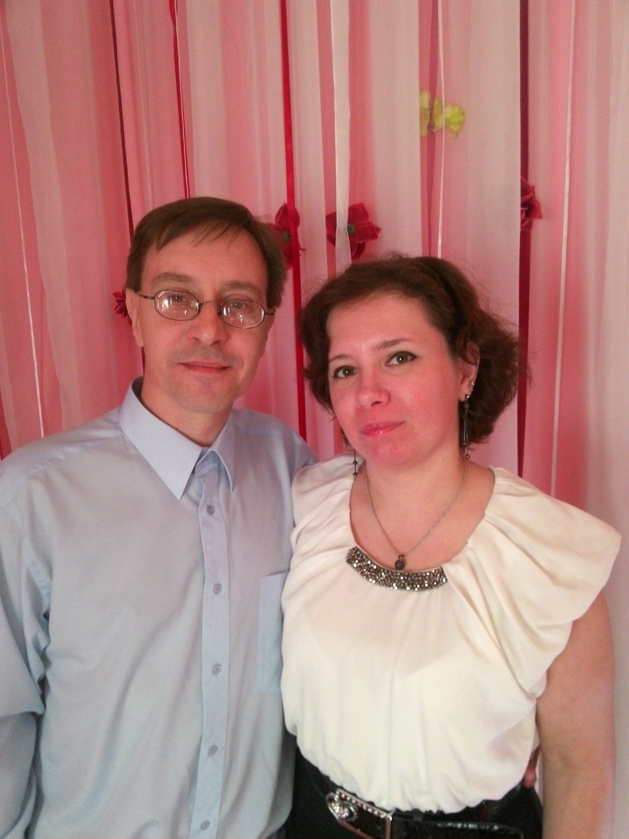 2016 год
хороший год был. еще могли где то бывать всей семьей и спокойно распоряжаться свободным временем в принципе. еще были планы выйти на работу и иметь возможность что то покупать\откладывать