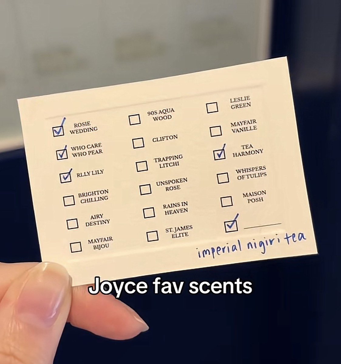 lostyouinmay's tweet image. พสจีนยกให้เป็น unique things ที่ควรซื้อไปเป็นของฝากกลับประเทศเลยเลย คือแมสจริง คุณภาพไปไกล แพ็คเกจดี / กลิ่น unique / ติดทน ตัวที่นิยมหิ้วกลับคือ

perfume 
-tea harmony 
-who care who pear 
-mayfair vanille 
-brighton chilling
-rlly lily 

ถุงหอม / diffuser 
-hinoki yuzu 
-yubari…