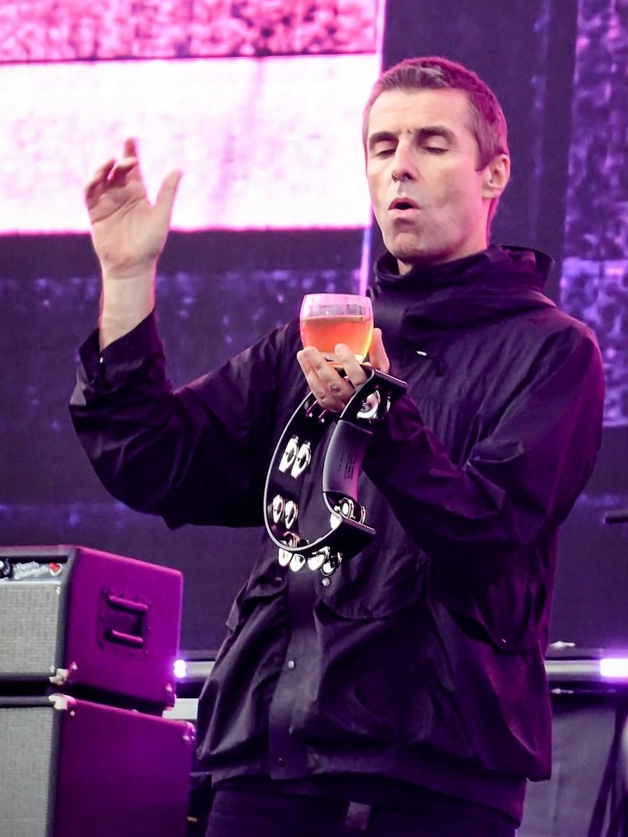 OASISFUCK's tweet image. This is how you age when you are problematic