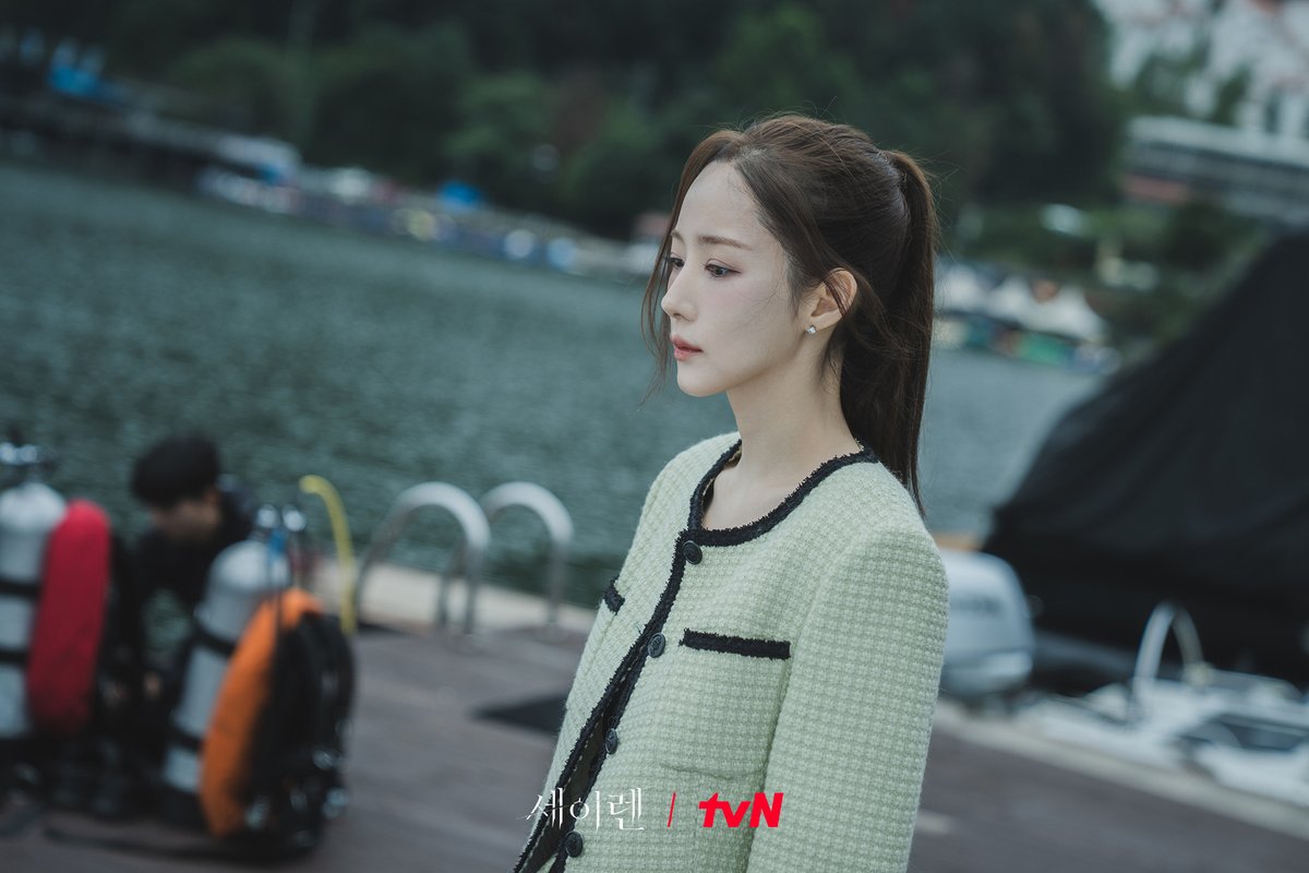 모두를 홀릴 비주얼 뒤 숨겨진 쓸쓸한 눈빛❄️
수상한 비밀을 가진 미술품 경매사 한설아🤫

죽음을 부르는 세이렌 박민영의 실체는?!🧜‍♀️

치명적 로맨스릴러 <세이렌>
3/2 [월] 저녁 8:50 첫 방송ㅣtvN

#tvN #세이렌 #SirensKiss #tvnsiren
#박민영 #위하준 #김정현
#즐거움엔20tvN #스트리밍은TVING