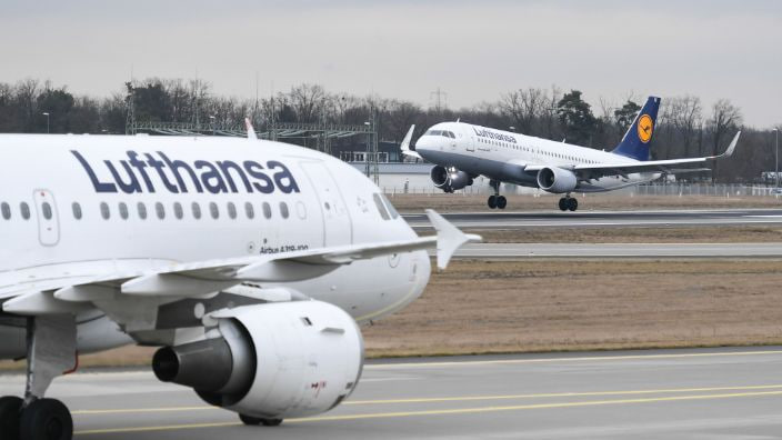🚀✈️ Lufthansa bringt Starlink an Bord!
 Ab 2. Hj 2026 werden rund 850 Flugzeuge der Lufthansa Group mit SpaceX-Starlink ausgestattet 🌐📶
 Passagiere genießen Highspeed-Internet, Streaming &amp; Cloud-Arbeit während des Flugs 💼🎬
 Alle Vielflieger &amp; registrierten Nutzer surfen
