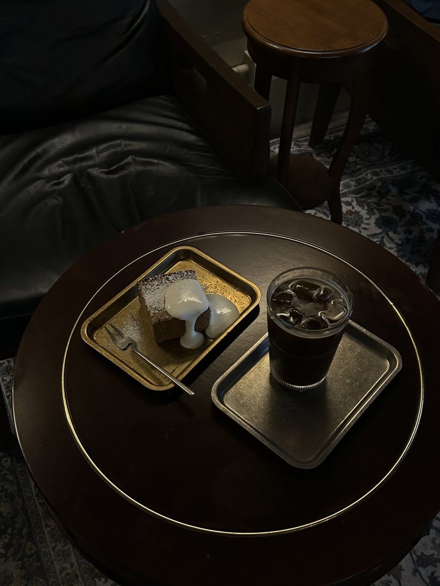 UIveevv's tweet image. 素敵なティータイム✨ お皿やカトラリーひとつひとつにこだわりが感じられて、心ときめく空間でした。 甘い幸せに包まれて、心もお腹もいっぱいです。