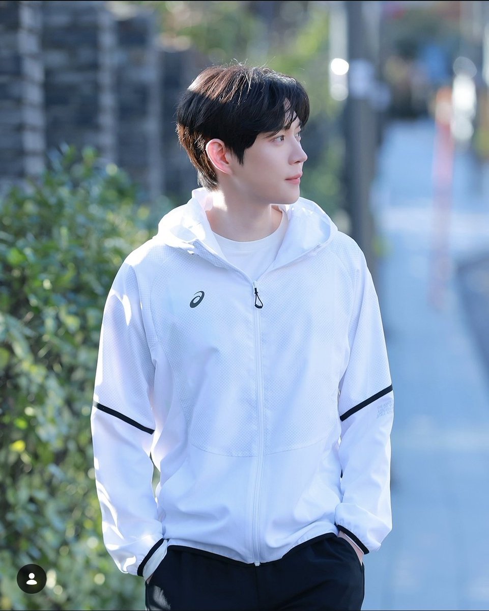 Should i buy the jacket😂😂😂 look at himmm #KimYoungDae