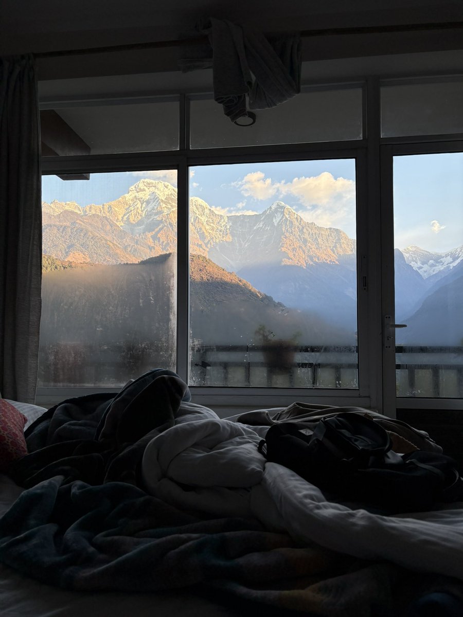 __a.b.i.n.a.s.h tweet media