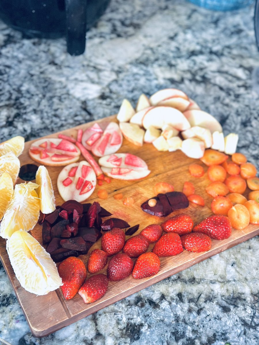 an5fa5l's tweet photo. My favorite juice♥️😍
شمنذر + فراولة + جزر + ليمون + برتقال وتفاح https://t.co/nBO6Vj0UXH