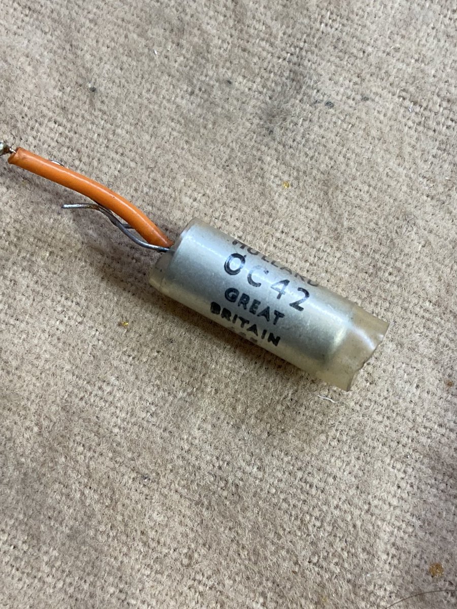 鉄道　トランジスタインバータ Mullard OC42です。 自分には使い所難しいかな〜と思って（FF系には