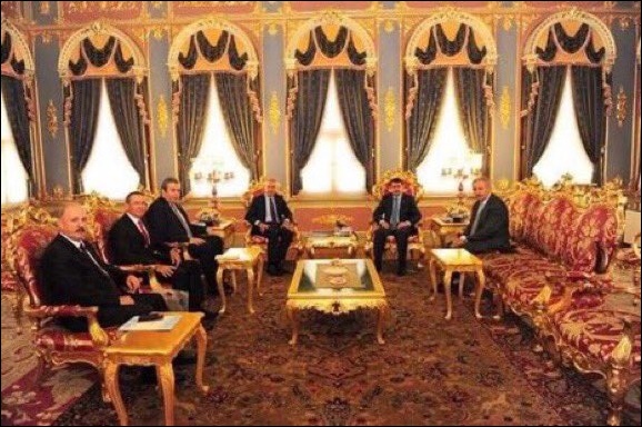 Valiliğe bak, Laz Ziya'nın evi gibi