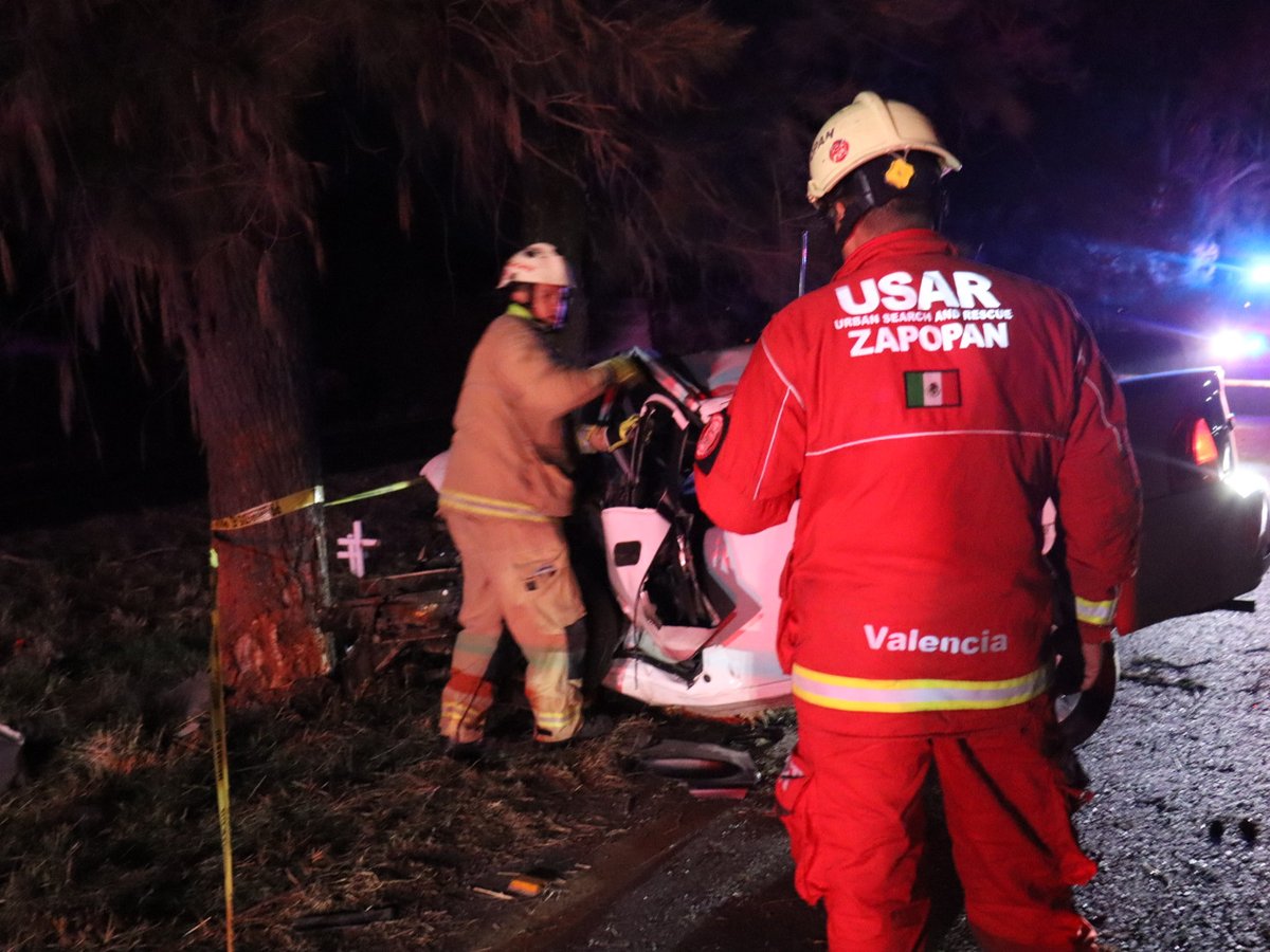 UMPCyBZ's tweet photo. #AlMomento
Oficiales 🧑🚒 #USAR de nuestra #Base4 atienden percance vial 💥 sobre carretera a Nogales a la altura del km 21.
El percance genera restricciones 🚧 viales en un carril de ingreso a la ciudad. https://t.co/uSXjjsWskv