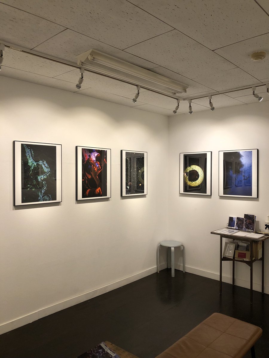 InfoJunktion's tweet image. サードディストリクトギャラリーでは浜田泰介写真展「polkadot」が、1月25日（日）まで会期中無休で開催中です。
好評撮り下ろしシリーズの8回目、併せて展示作品を収録した最新の同題冊子も同時刊行。
是非ご覧ください。
3rddg.com