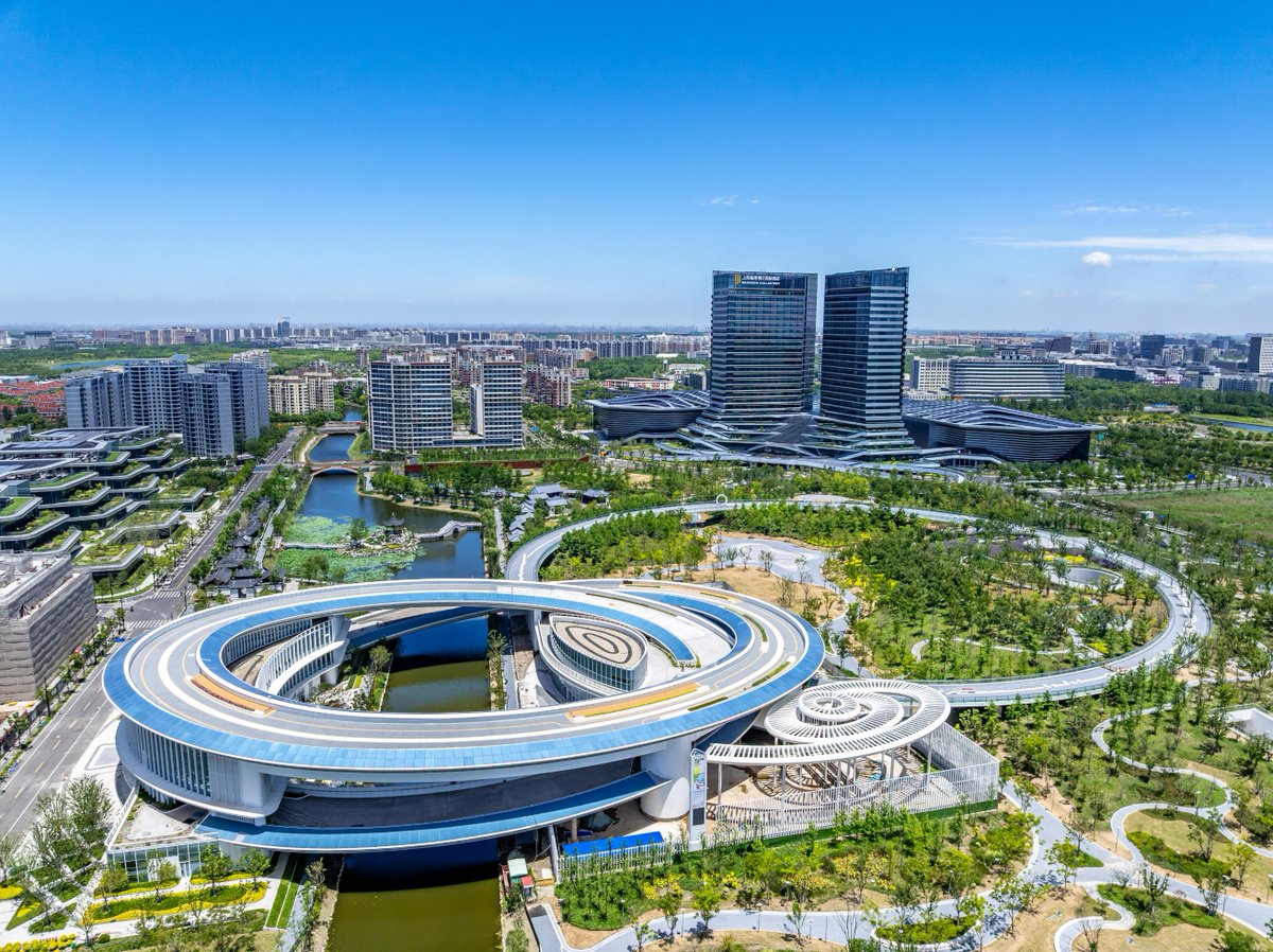 The 2026 Lin-gang Sci-Tech Innovation City Conference kicked off on Jan 21, focusing on entrepreneurship and innovation. This saw the area launch comprehensive support — from funding to ecosystems — and commit to building a world-class hub where startups can stay and thrive.