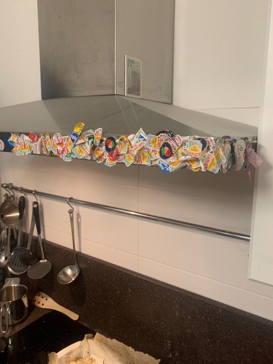 Filzi4's tweet image. Merenda scolastica: a metà campionato Kiwi in netto vantaggio su mele, banane e arance. Come fanno a mangiarli Dio solo lo sa…